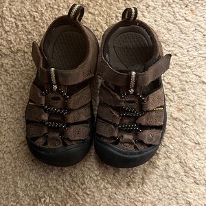 Toddler Keens Size 9